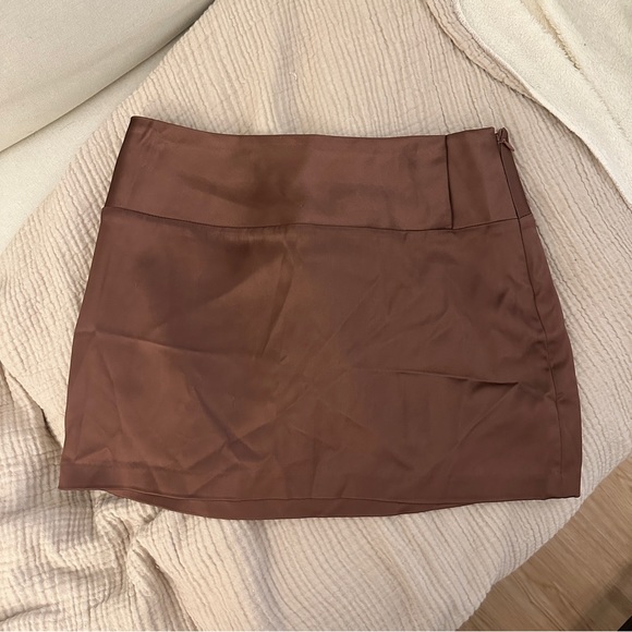 Aritzia Dresses & Skirts - Aritzia Sunday Best Satin Mini Skirt